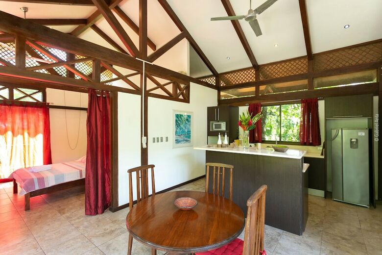 Hotel Kenaki Lodge
