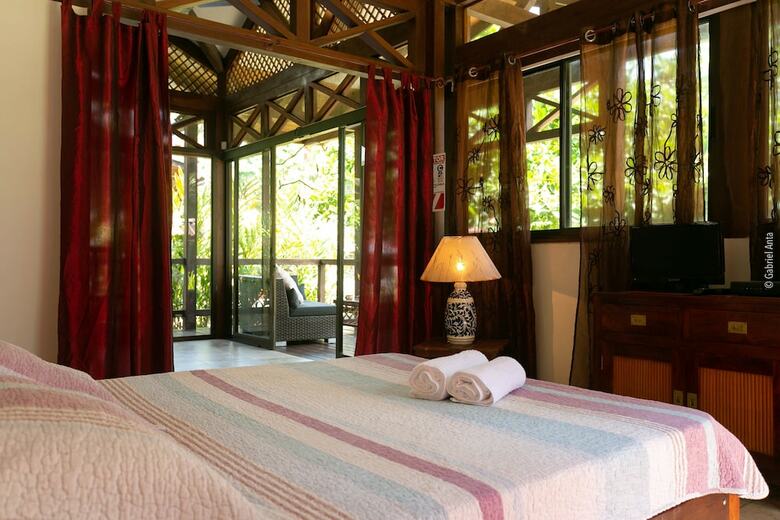 Hotel Kenaki Lodge
