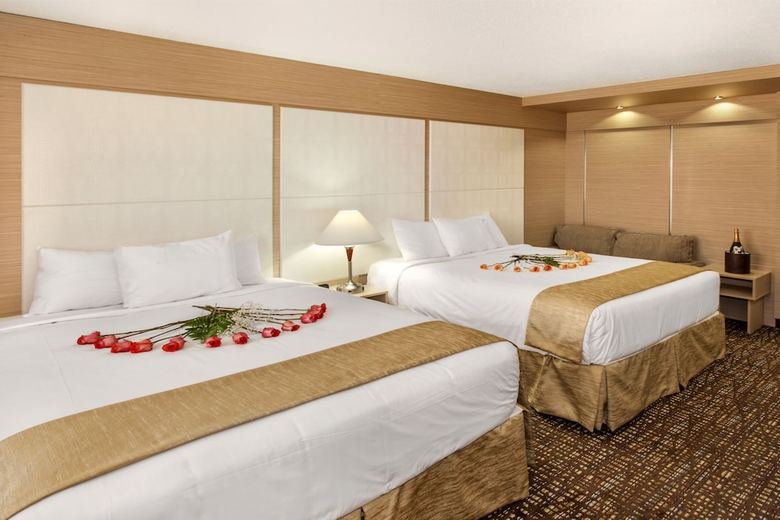 Ocean Beach Palace Hotel And Suites