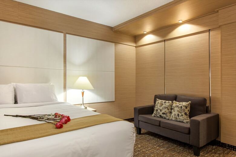 Ocean Beach Palace Hotel And Suites