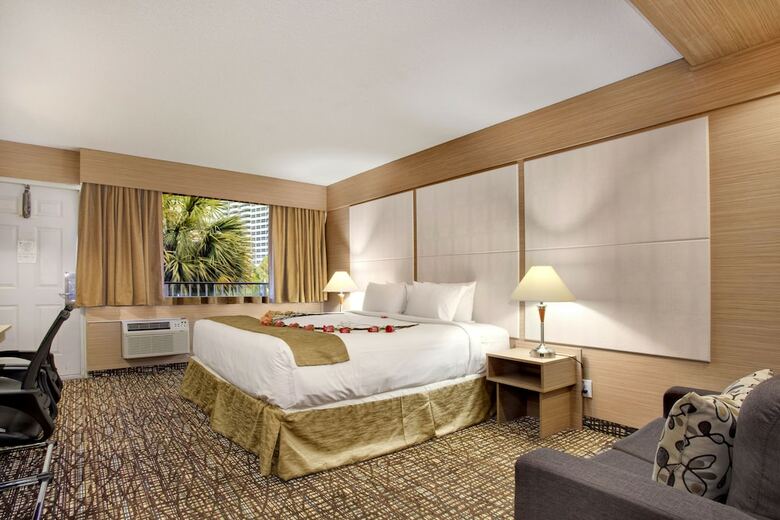 Ocean Beach Palace Hotel And Suites