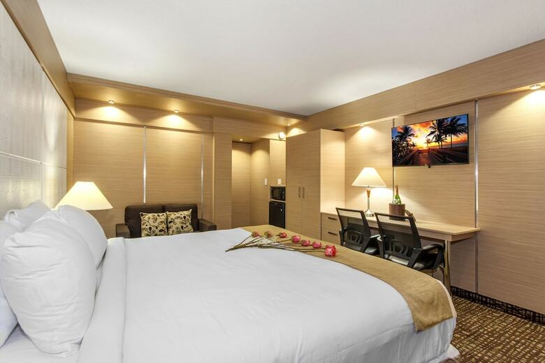 Ocean Beach Palace Hotel And Suites