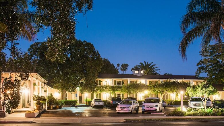 Hotel Lavender Inn By The Sea