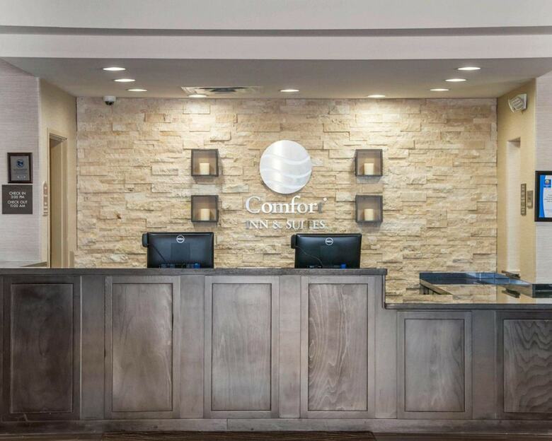 Hotel Comfort Inn & Suites