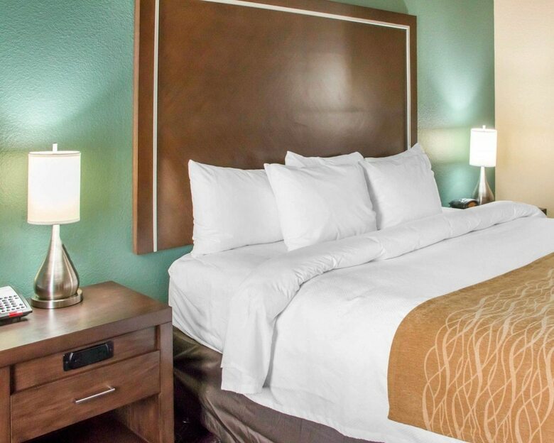 Hotel Comfort Inn & Suites