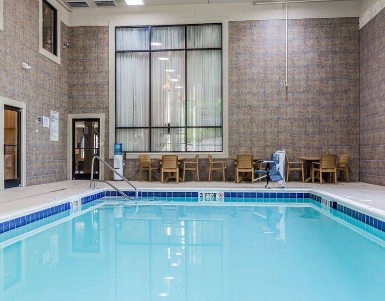 Hotel Comfort Suites Boone - University Area