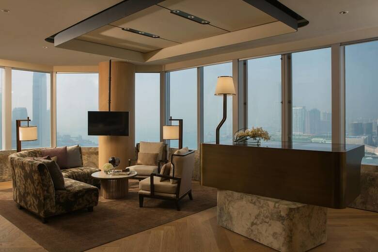 Renaissance Hong Kong Harbour View Hotel