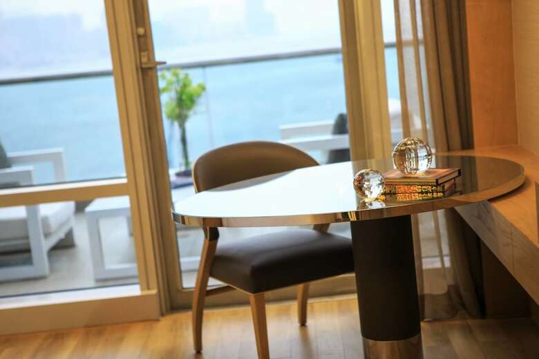 Renaissance Hong Kong Harbour View Hotel