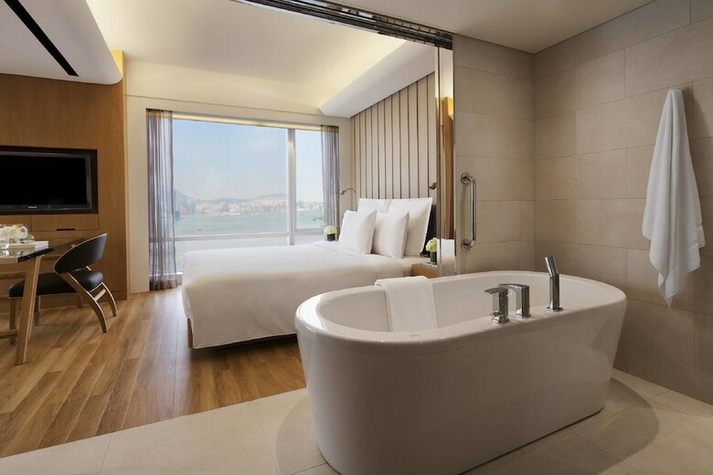 Renaissance Hong Kong Harbour View Hotel