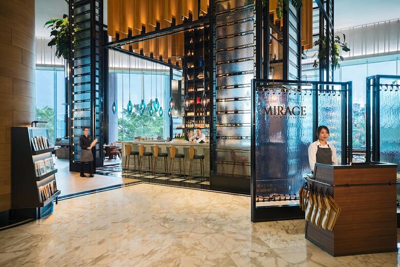 Renaissance Hong Kong Harbour View Hotel