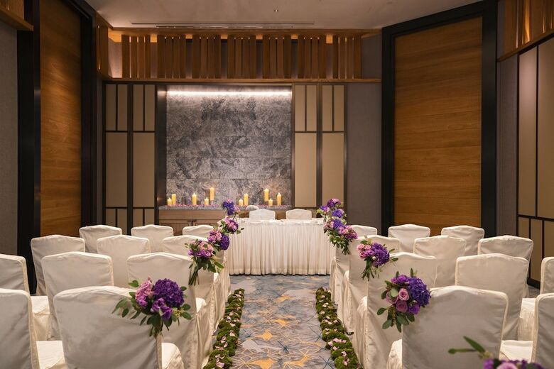 Renaissance Hong Kong Harbour View Hotel
