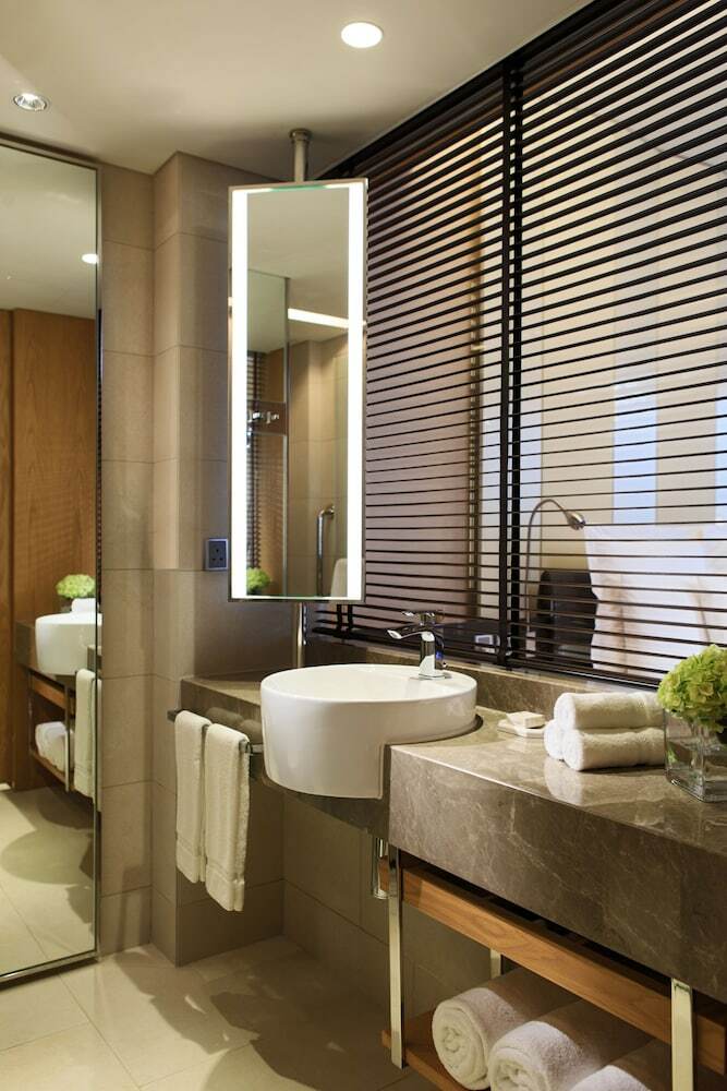Renaissance Hong Kong Harbour View Hotel