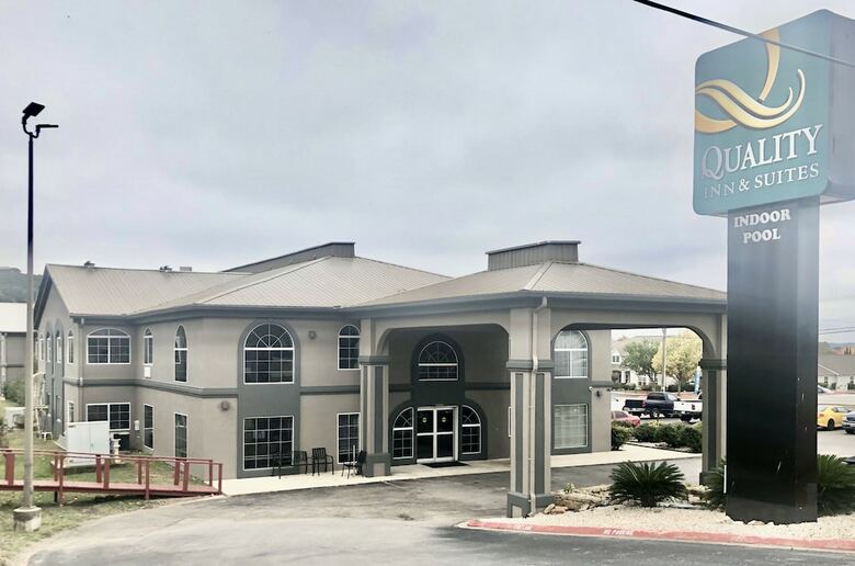 Hotel Quality Inn & Suites