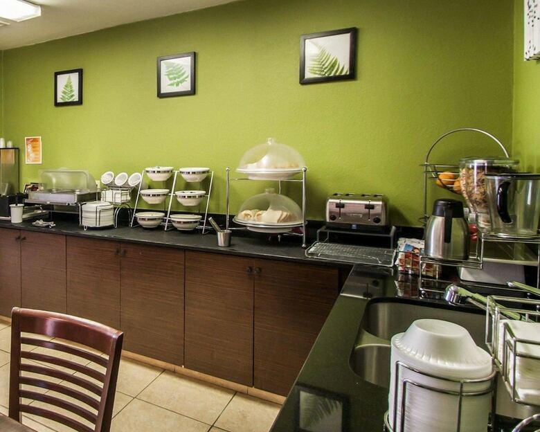 Hotel Sleep Inn & Suites