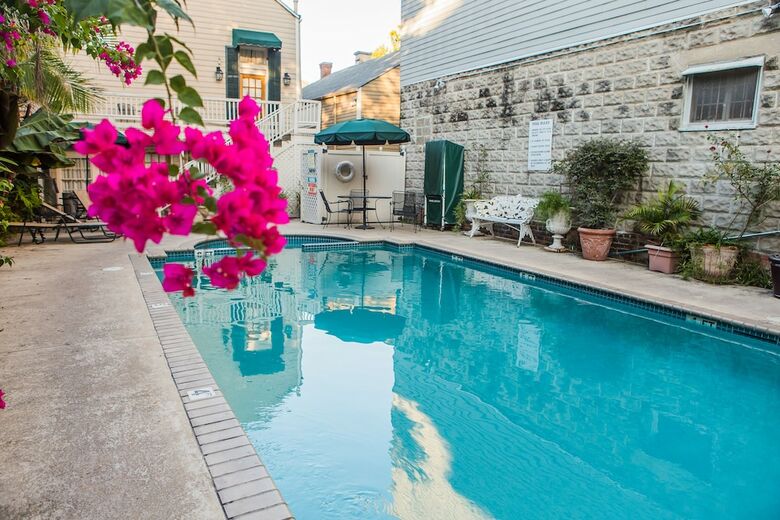 Hotel Lamothe House