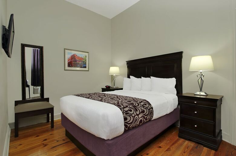 Hotel Lamothe House