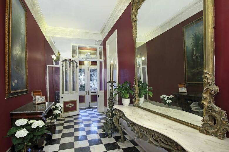 Hotel Lamothe House