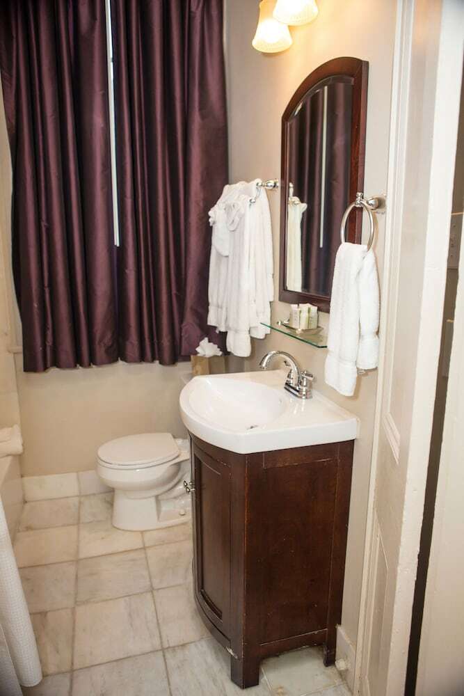 Hotel Lamothe House