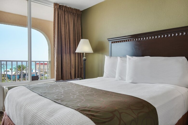 Hotel Ocean Breeze By The Sea