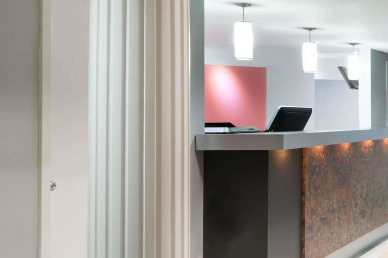 Hotel Super 8 By Wyndham Mt Hope Hamilton Intl Arpt On