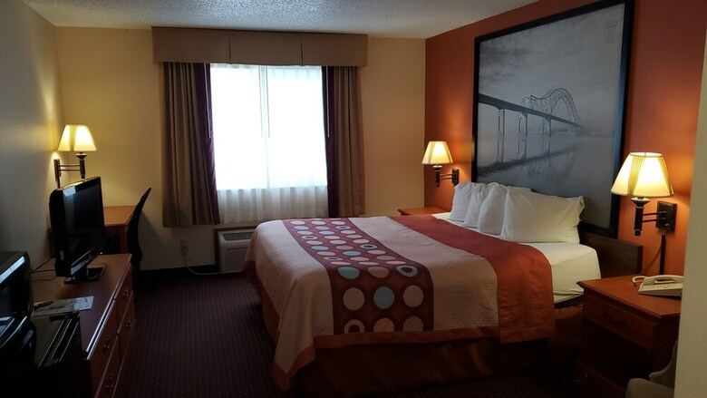 Motel Super 8 By Wyndham Waverly