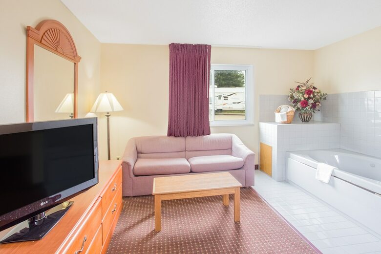 Motel Super 8 By Wyndham Waverly