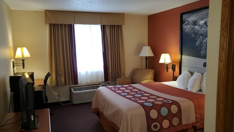 Motel Super 8 By Wyndham Waverly