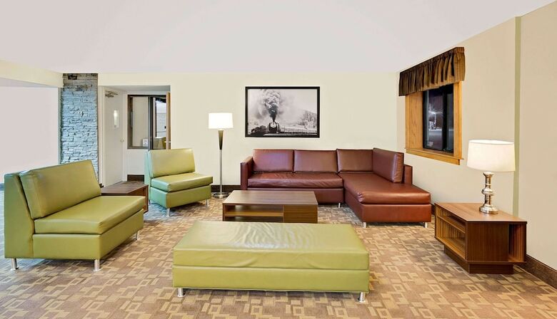Hotel Super 8 By Wyndham St. James