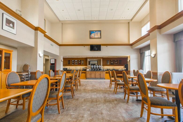 Hotel Humphry Inn & Suites