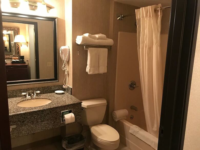 Clarion Hotel - Downtown - University Area