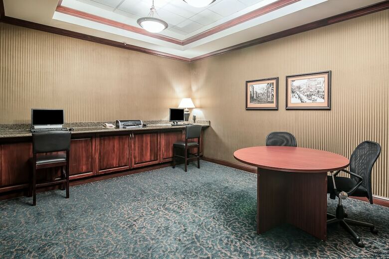 Clarion Hotel - Downtown - University Area