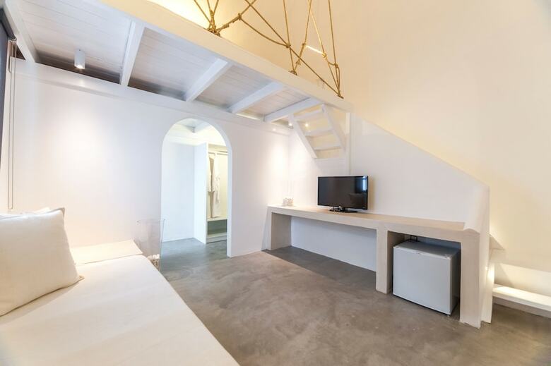 Hotel Artemis Suites