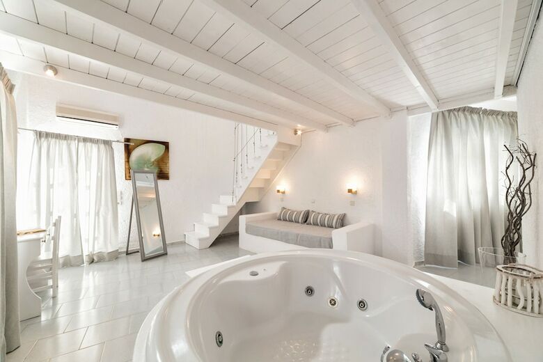 Hotel Artemis Suites