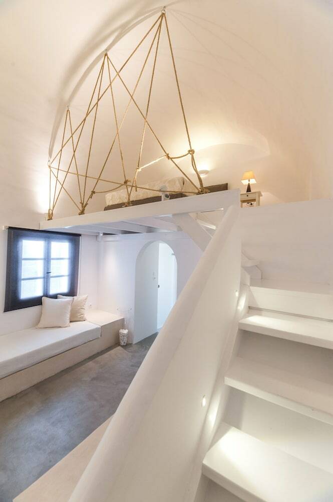 Hotel Artemis Suites