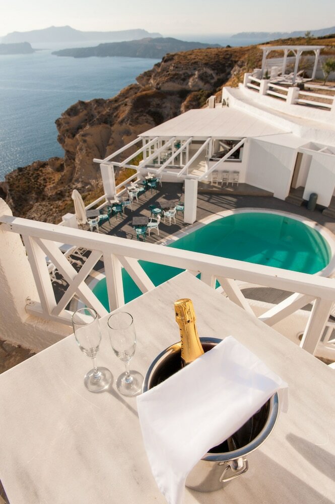 Hotel Artemis Suites