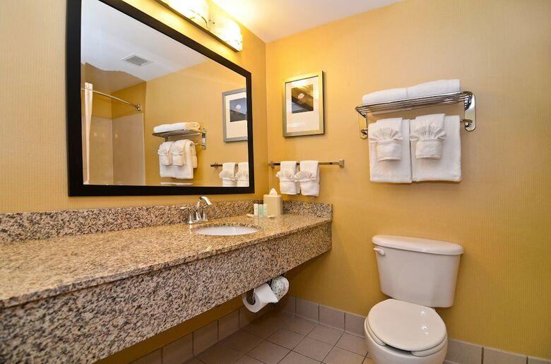 Hotel Comfort Suites Near Universal Orlando Resort