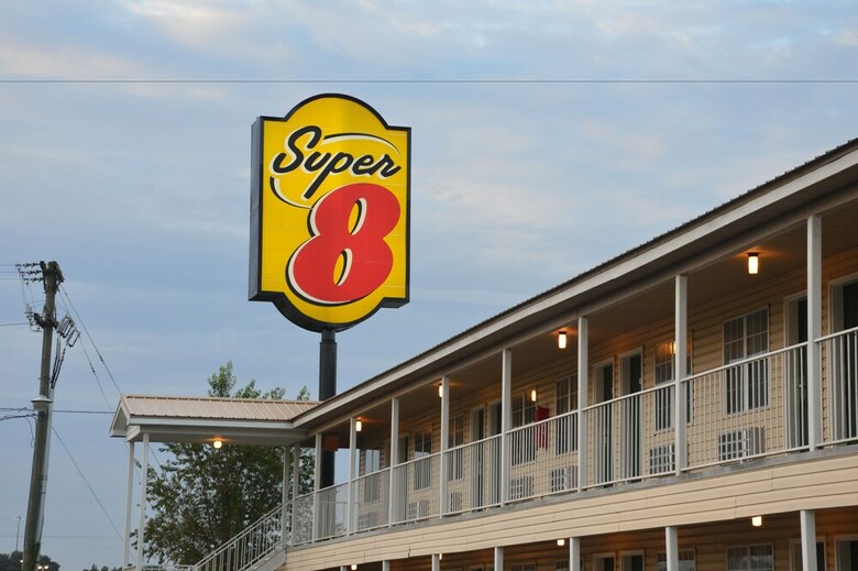 Motel Super 8 By Wyndham Madison