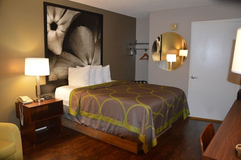 Motel Super 8 By Wyndham Madison