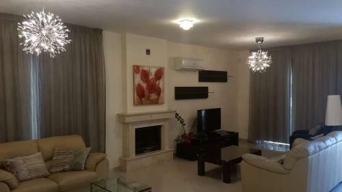 Fotini Villa