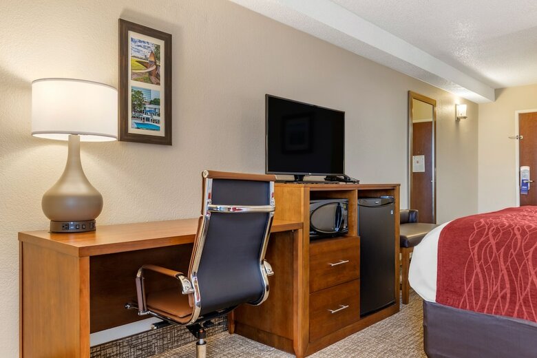 Hotel Comfort Inn University