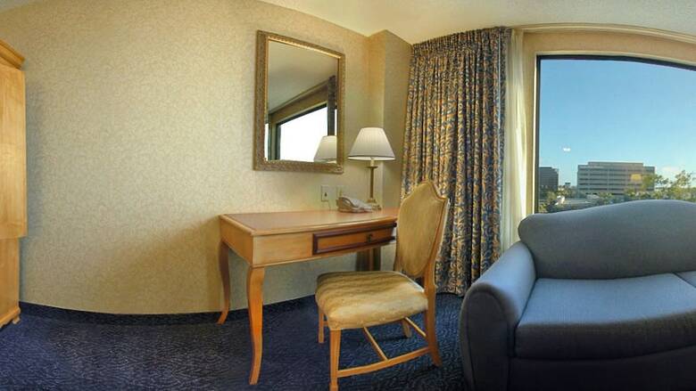 Hotel Doubletree By Hilton Santa Ana - Orange County Airport