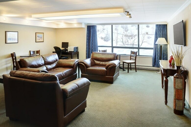 Hotel Greenwood Inn & Suites