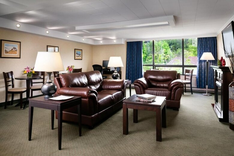 Hotel Greenwood Inn & Suites