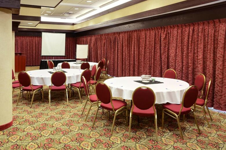 Hotel Greenwood Inn & Suites