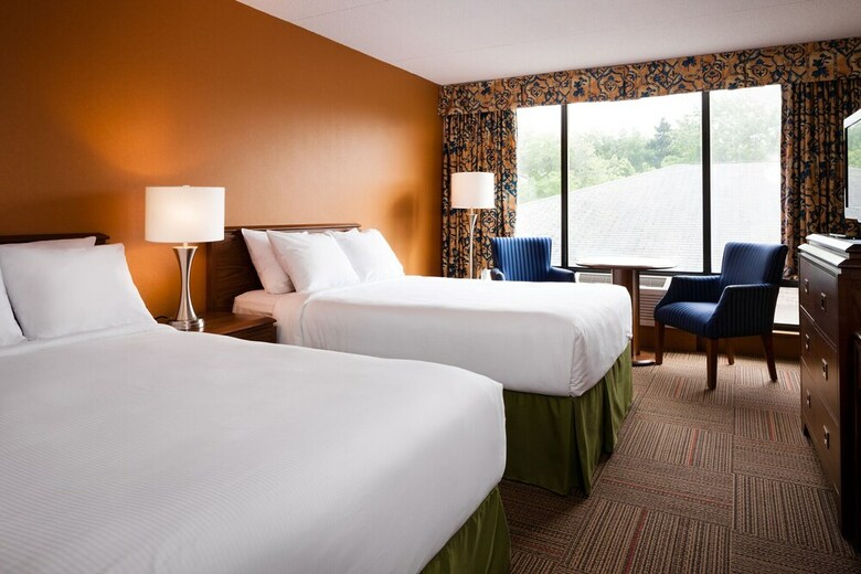 Hotel Greenwood Inn & Suites