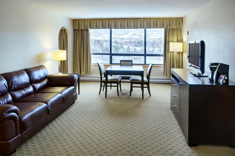 Hotel Greenwood Inn & Suites