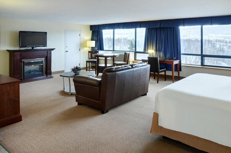 Hotel Greenwood Inn & Suites
