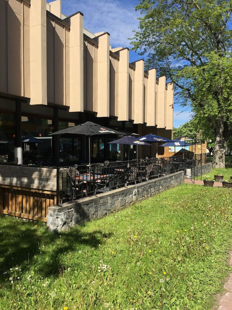 Hotel Greenwood Inn & Suites