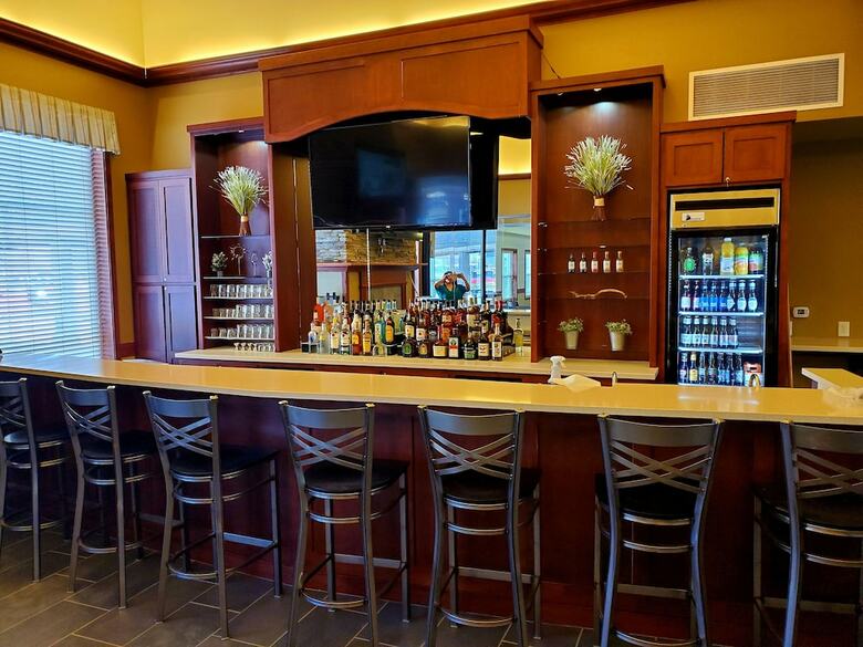 Clarion Hotel & Suites