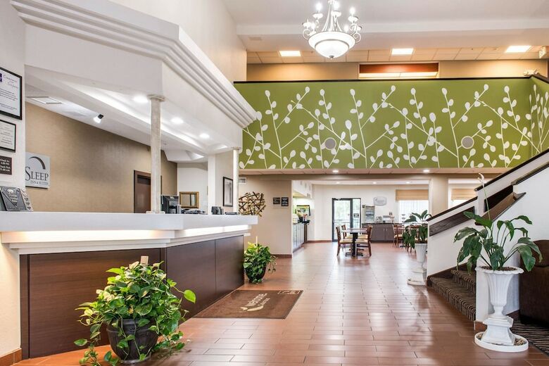 Hotel Sleep Inn & Suites